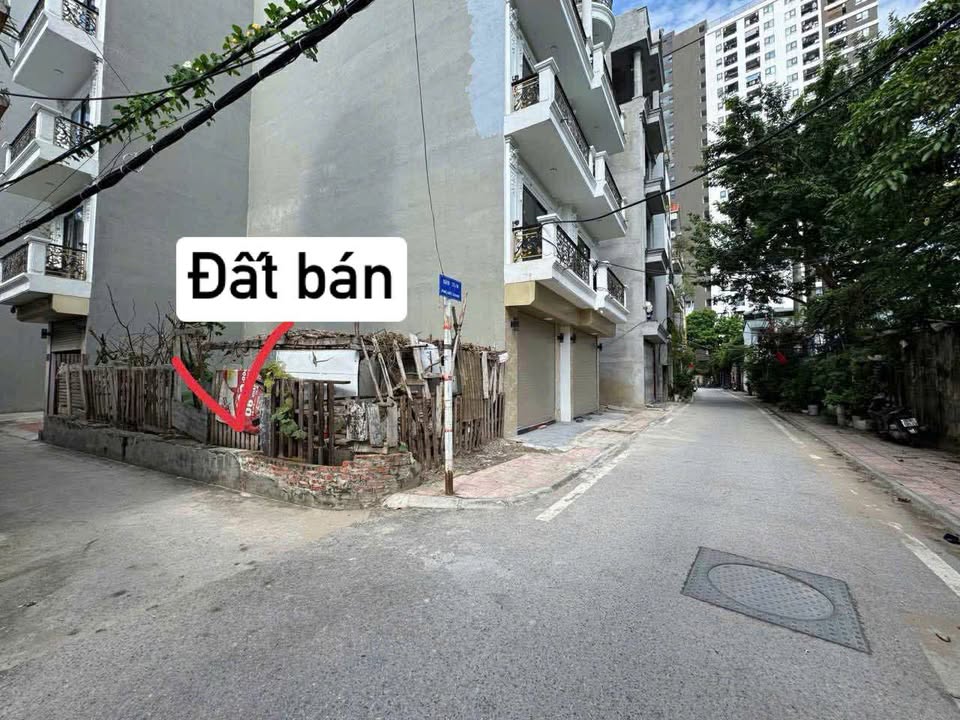 Bán đất lô góc Ngõ 210 Đức Giang 42.5m² giá 9.95 tỷ - Vị trí vàng đầu tư!