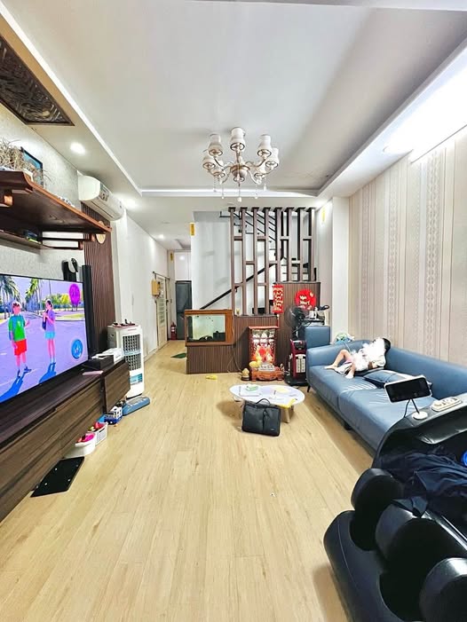 Nhà đẹp 2 tầng Quận 10 40m² giá 7 tỷ - Khu vực sầm uất, hẻm thông thoáng!