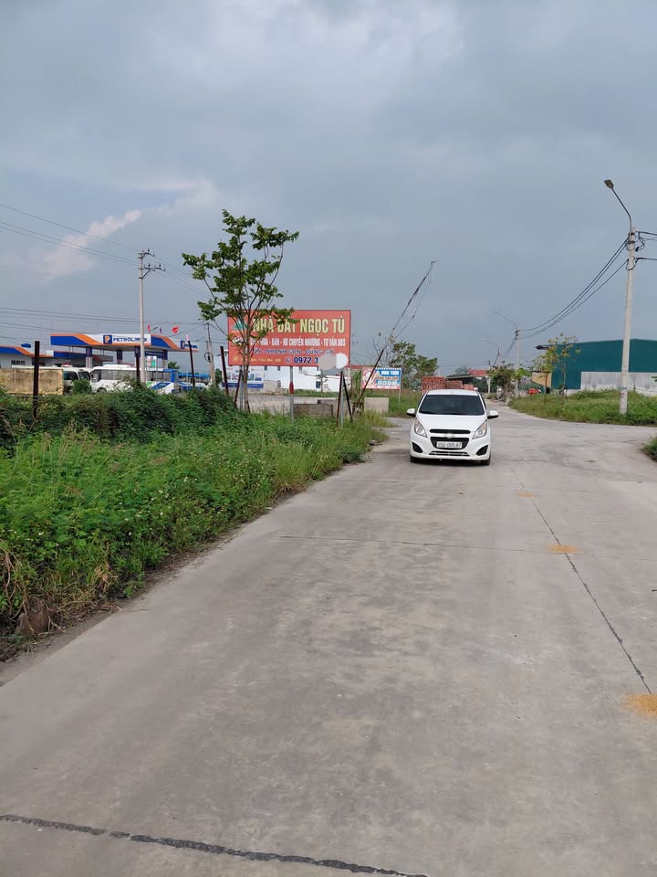 Đất nền đẹp mặt đường gom Ngọc Lâm, Yên Lâm, 100m² - Cơ hội đầu tư hiếm có!