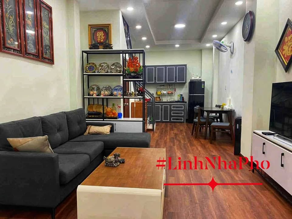 Nhà đẹp 3 tầng Ngô Quyền, Quận 10 - Giá chỉ 6.5 tỷ - Sổ hồng chính chủ!