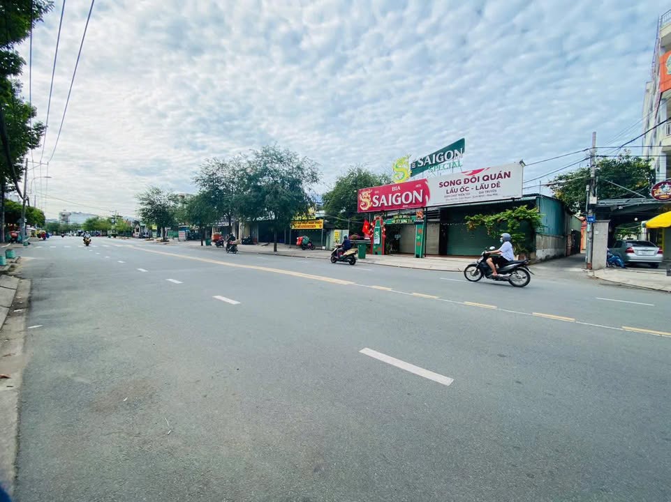 FrontHouse 200m² mặt tiền đường Man Thiện, phường Tăng Nhơn Phú A - Khu kinh doanh sầm uất giá 12 tỷ