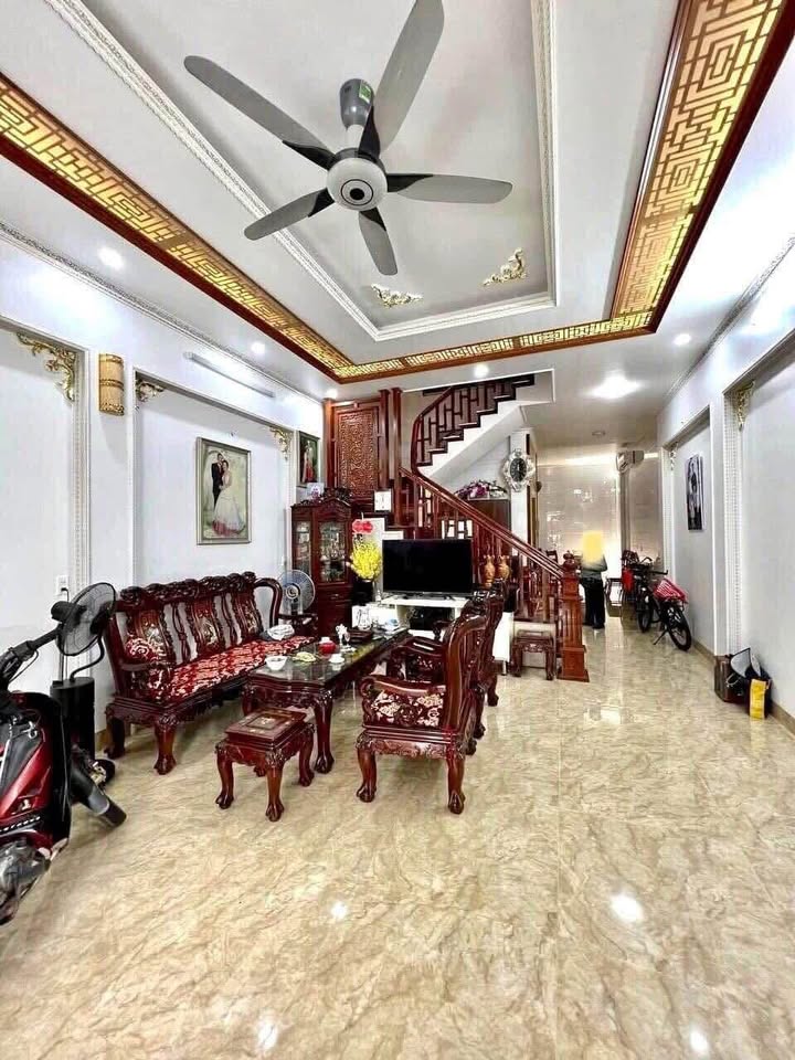 Nhà 4,5 tầng KĐT Dệt May, 75m² giá 8,5 tỷ - Vị trí đẹp, không lỗi phong thủy!