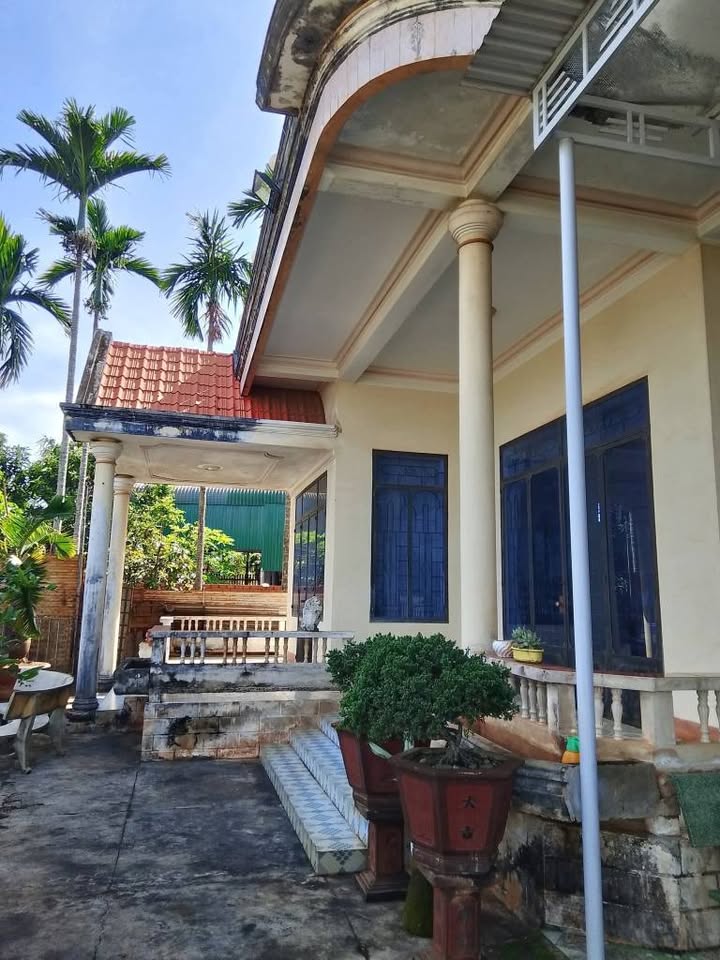 Nhà biệt thự đường Trần Hưng Đạo, thị trấn Quảng Phú 950m² giá 310 triệu - Đầy đủ nội thất!