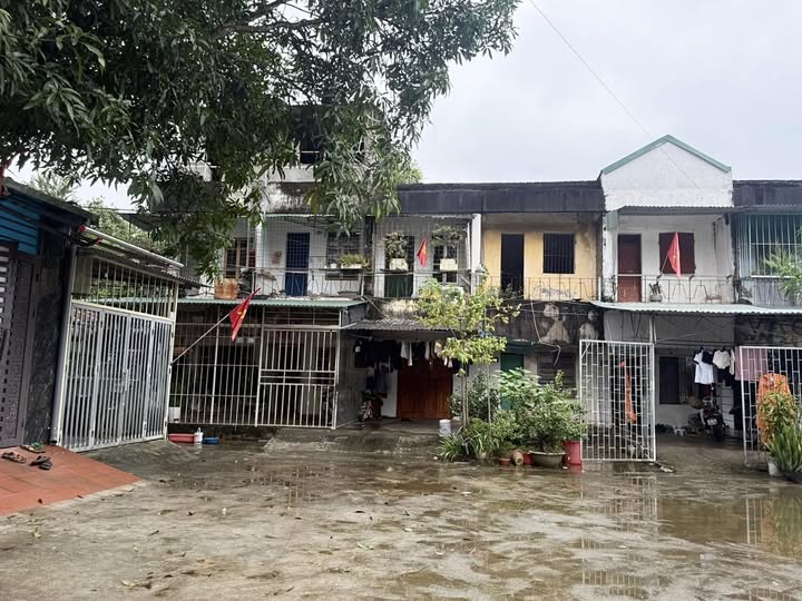 Nhà cấp 4 Hữu Nghị Hòa Bình 70m² giá 800 triệu - Sân đỗ ô tô rộng rãi!