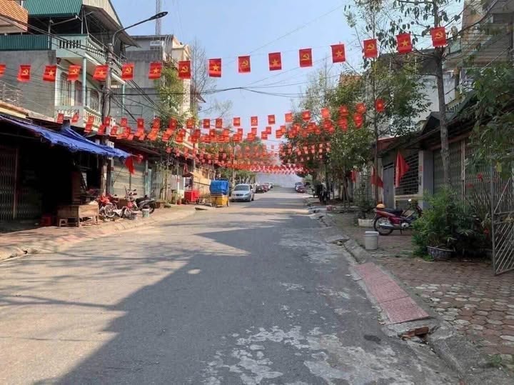 Nhà cấp 4 Tân Phong, Lai Châu 105m² giá 1 tỷ - Vị trí đắc địa gần trung tâm!