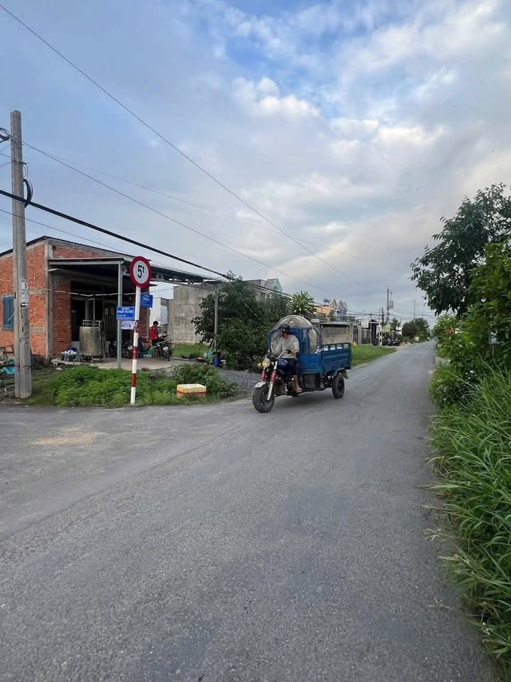 Nhà riêng Long Thượng - Cần Giuộc 179m² giá 2.2 tỷ - Mặt tiền đường ĐH14 thoáng đãng!