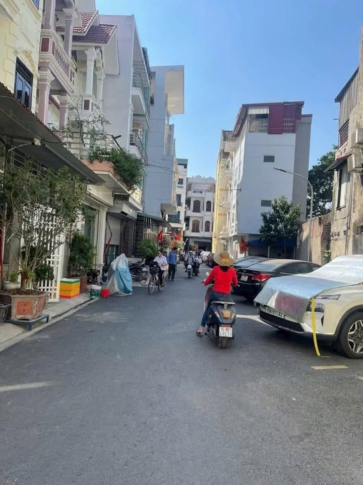 Nhà 3 Tầng Khu Phân Lô Trần Nguyên Hãn 67m² giá 5.7 tỷ - Tiềm năng kinh doanh vượt trội!