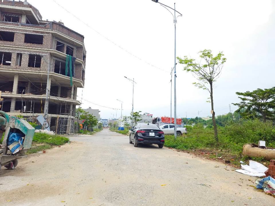 Đất dịch vụ Hán Lữ Khai Quang, Vĩnh Phúc 102m² giá chỉ 3.6 tỷ - Sổ hồng chính chủ!
