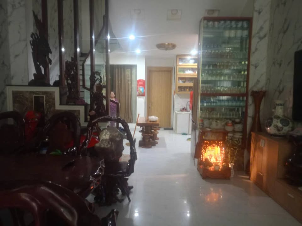 Bán nhà 6 tầng mặt tiền đường Hồng Lĩnh, Nha Trang 93m² giá 23 tỷ - Có thang máy, thương lượng nhẹ!