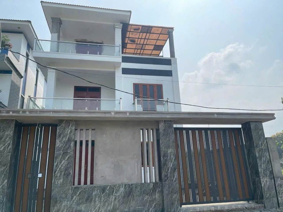 Biệt thự 3 tầng mới xây - Thành Thái Thịnh, 257m² giá 7 tỷ - Kiến trúc hiện đại, tiện nghi!