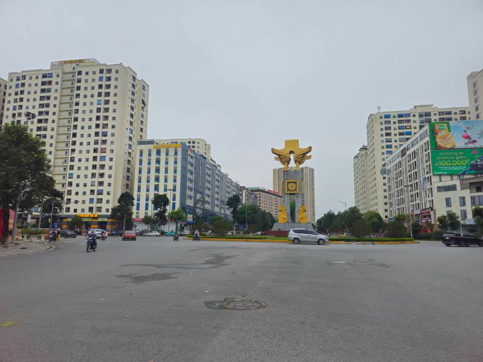 Bán Biệt Thự VIP 3.5 Tầng Đường Lê Thái Tổ 200m² giá 40 tỷ - Đầu tư sinh lời ngay!