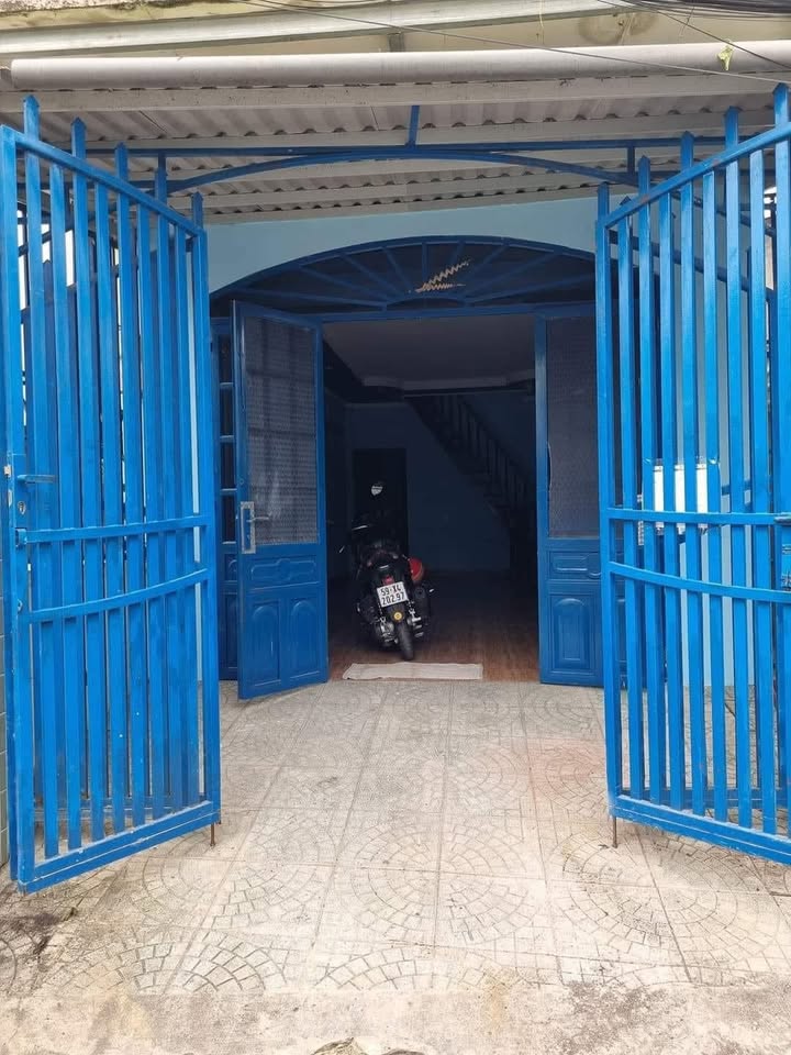 Nhà 2 mặt tiền hẻm đường 379, Thủ Đức 106m² giá 8.5 tỷ - Thích hợp xây mới!