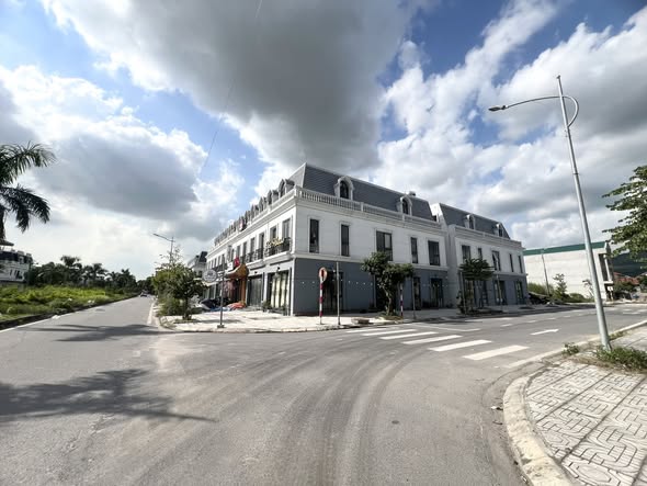 Nhà liền kề căn góc cho thuê tại Khu đô thị Hà Lan, Quảng Ninh - Vị trí đắc địa, thuận tiện kinh doanh!