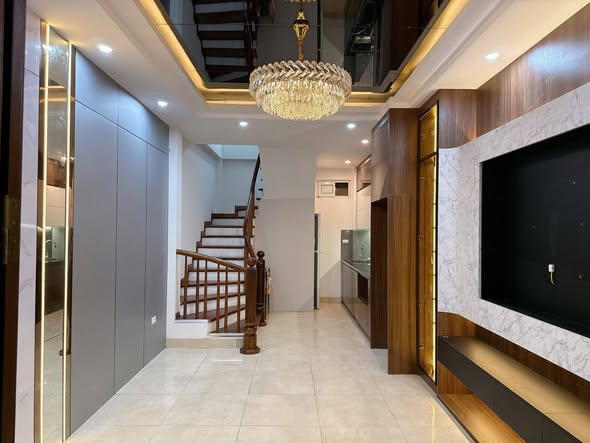 Bán gấp FrontHouse 1194 Đường Láng, Đống Đa 32m² - Full nội thất, sẵn sàng vào ở!