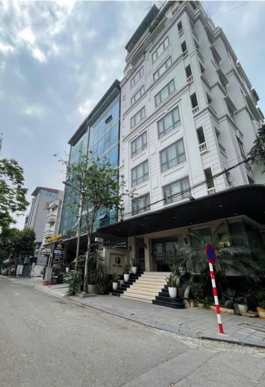 Cho thuê văn phòng mặt phố Phạm Văn Đồng 207m² giá thương lượng - Đường lớn, dòng tiền ổn định!