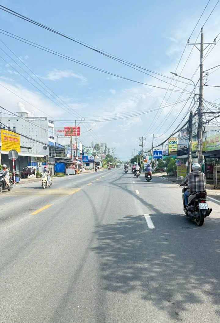 Nhà phố 2 mặt tiền Trần Hưng Đạo, Long Xuyên 121m² giá 4 tỷ - Kinh doanh thuận lợi!