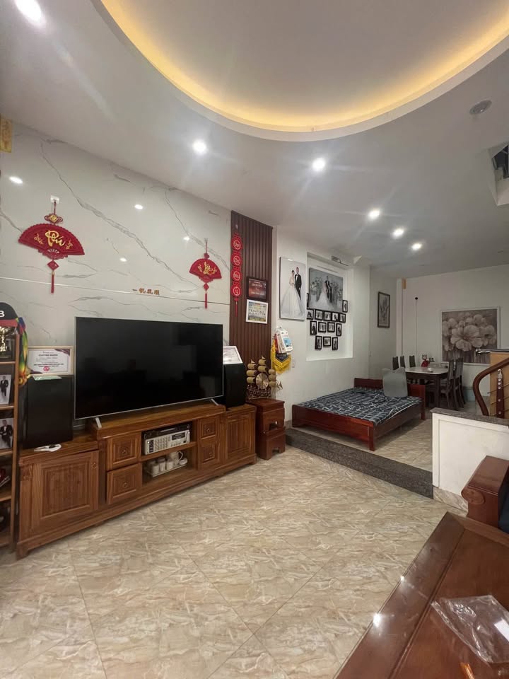 Nhà 3 tầng phường Cao Xanh 50m² giá 2.5 tỷ - Ô tô đỗ cửa, thương lượng ngay!