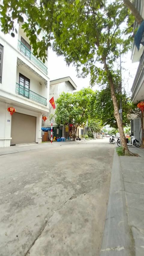 Đất phân lô Thượng Thanh Long Biên 90m² - Kinh doanh thuận lợi!
