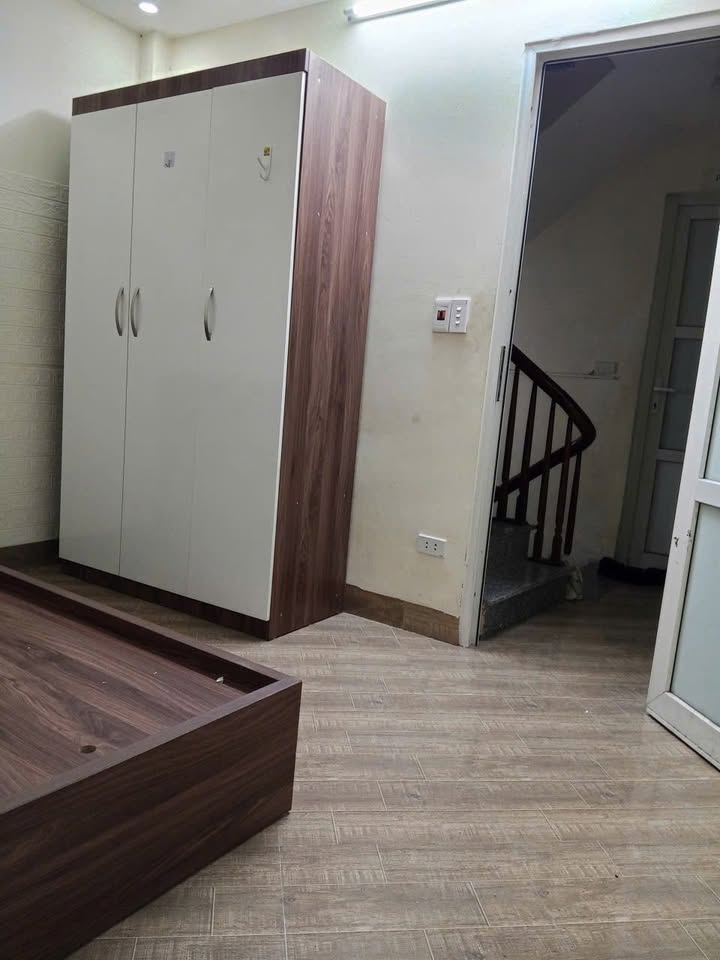 Phòng trọ tại Ngõ 160 Giáp Bát 15m² - Giá chỉ từ 1.6 triệu/tháng!