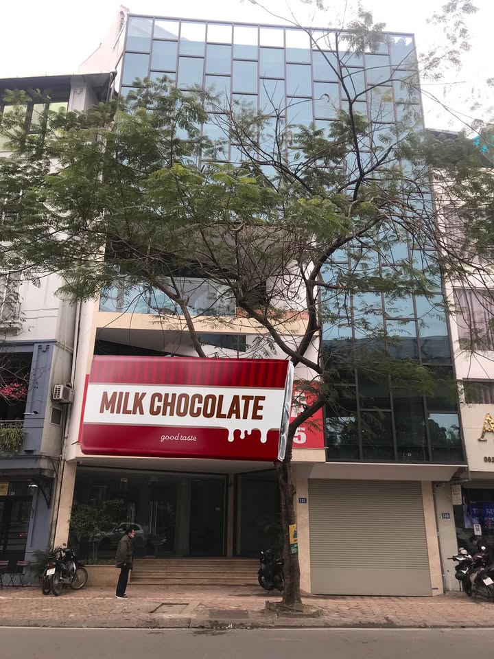 Nhà phố Hồ Tùng Mậu, quận Nam Từ Liêm, 42m², giá 24.7 tỷ - Kinh doanh sầm uất!