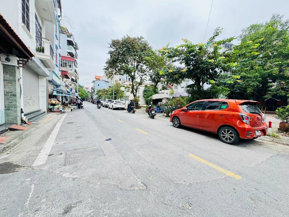 Đất mặt ngõ 640 Nguyễn Văn Cừ 107m² giá 27.9 tỷ - Đầu tư lý tưởng không thể bỏ lỡ!