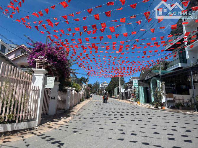 Đất Biệt Lập Đường Vạn Hạnh Đà Lạt 200m² giá 8.2 tỷ - Sổ đỏ chính chủ!