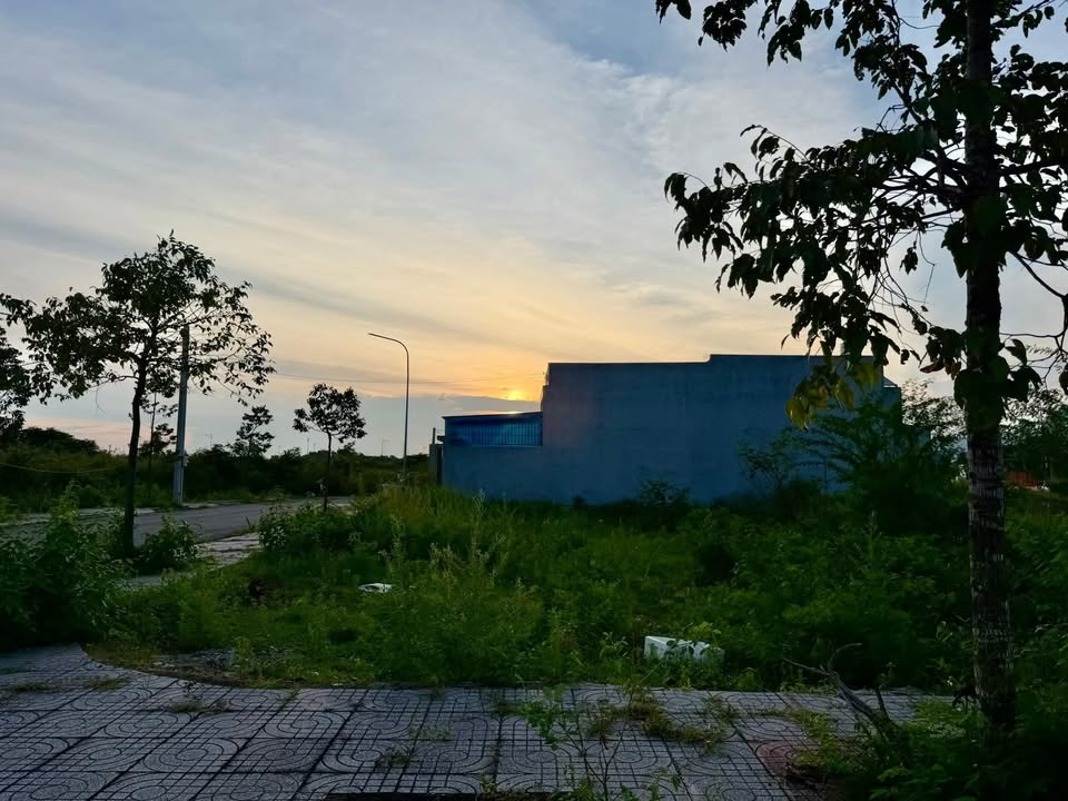 Đất nền góc 2 mặt tiền Lan Anh 1, Bà Rịa, 100m² giá chỉ 2.19 tỷ - Cơ hội đầu tư hấp dẫn!