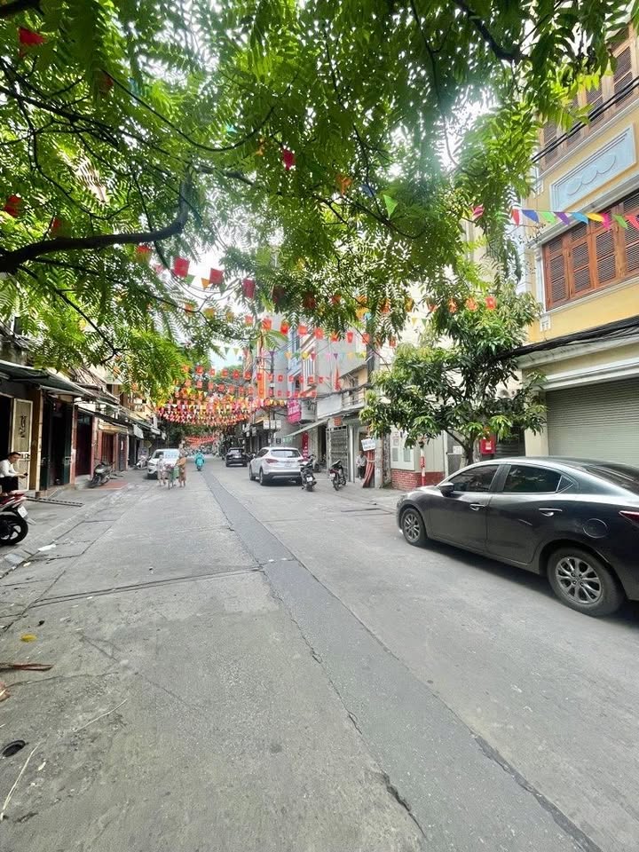 Nhà mặt phố Bạch Đằng, Hoàn Kiếm 30m² giá 13.6 tỷ - Kinh doanh sầm uất!