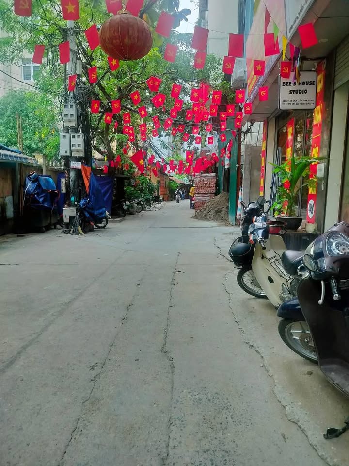 Bán đất đường Đội Cấn, quận Ba Đình, 150m² giá 30 tỷ - Ô tô đỗ cửa!