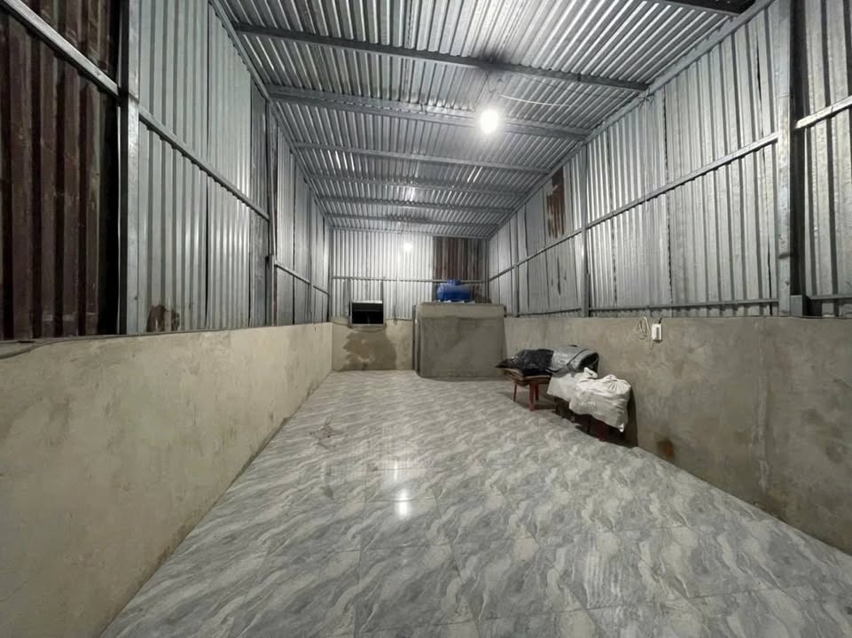 Cho thuê kho Thạnh Xuân 100m² giá 3.5 triệu - Đường xe tải thuận tiện!