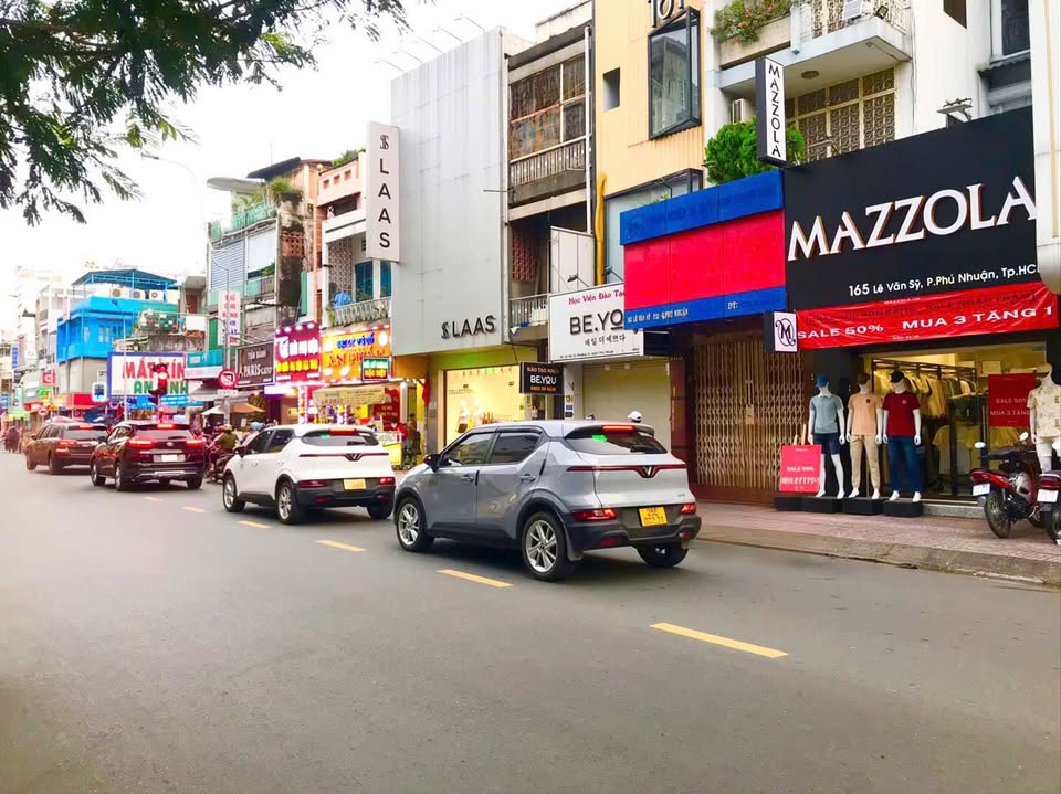 Nhà đẹp Lê Văn Sỹ, Phú Nhuận 80m² giá thỏa thuận - Kết nối sân bay và trung tâm Sài Gòn!