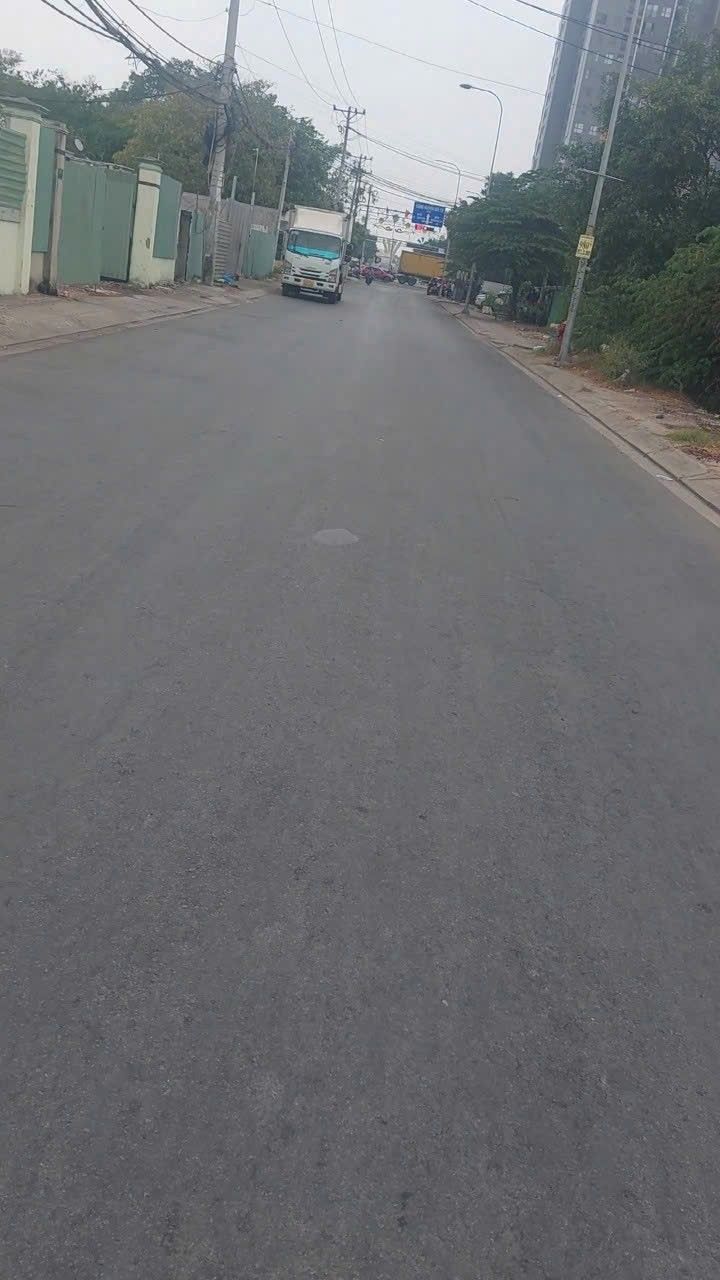 Đất 3 mặt tiền đường Tân Túc 907m² giá 29 tỷ - Thích hợp đầu tư sinh lời!