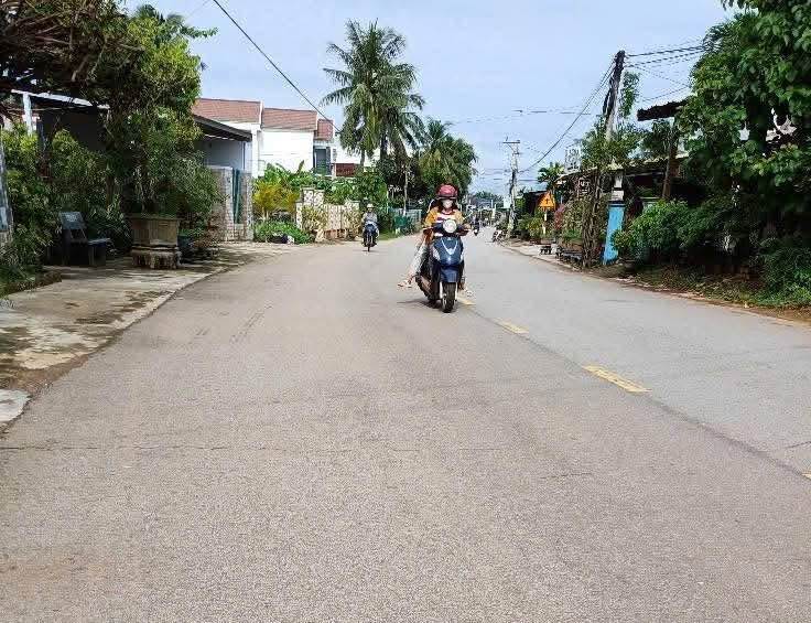 Đất mặt tiền đường Bà Triệu, Hoài Hương, 250m² - Đầu tư sinh lời ngay!