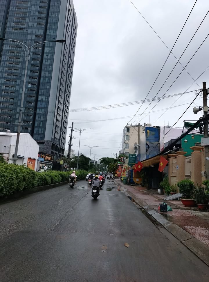 Nhà 4 tầng Phú Thuận 92m² giá 6 tỷ - Chính chủ, gần mặt tiền!