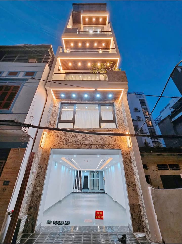 Nhà 7 tầng Xuân Đỉnh 48.5m² giá 13 tỷ - Thang máy hiện đại, tiện nghi sống tối ưu!