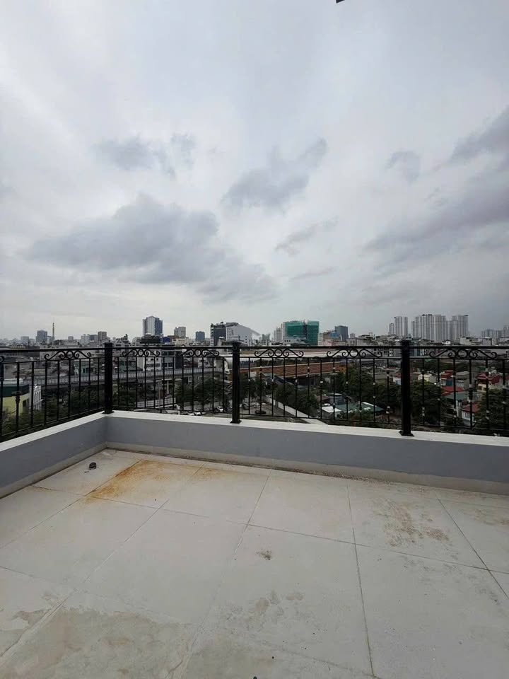 Cho thuê sàn rooftop Đặng Tiến Đông 220m² giá 35 triệu - View hồ Hoàng Cầu tuyệt đẹp!