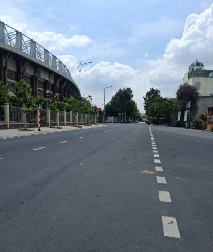 Đất thổ cư Đông Hòa 80m² giá 4.55 tỷ - Sổ hồng riêng, hướng Đông!