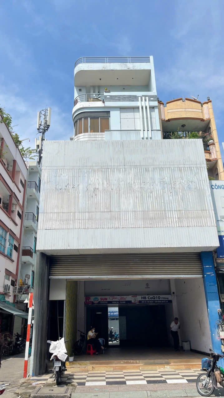 Nhà cho thuê nguyên căn mặt tiền Tô Hiến Thành, quận 10 - Kinh doanh sầm uất!