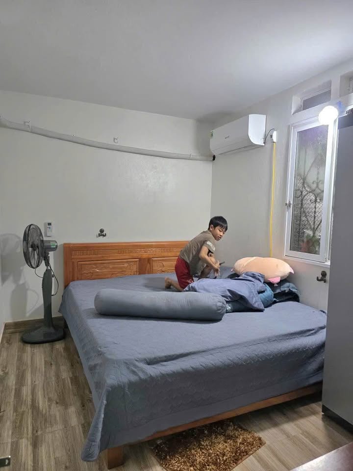 Nhà cấp 4 gác lửng Cam Đường Lào Cai 100m² giá 2.2 tỷ - Vị trí thuận lợi gần chợ!