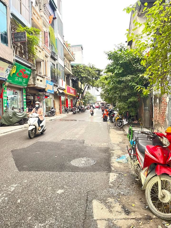 Nhà phố 3 tầng tại Thanh Xuân 48m² giá 11 tỷ - Đầu tư sinh lợi ngay trung tâm!