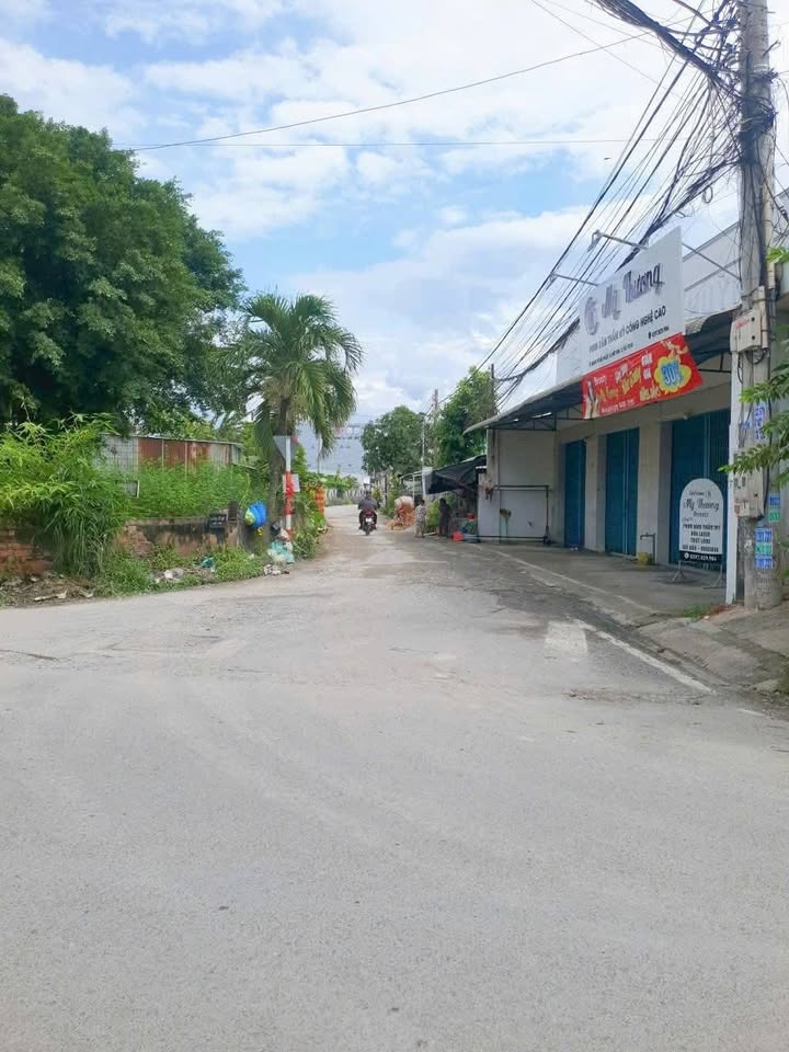 Đất thổ cư mặt tiền đường nhựa Đức Hòa Hạ 135m² giá 2.5 tỷ - Vị trí đẹp gần trường học!