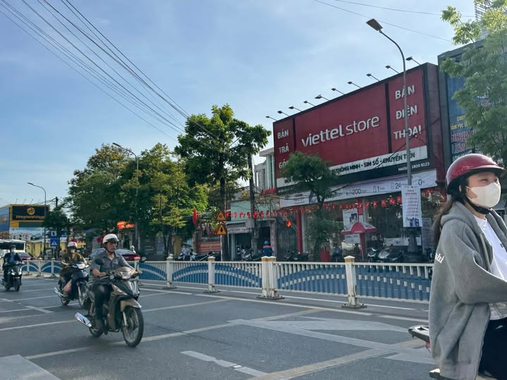 Bán gấp FrontHouse mặt tiền Hùng Vương, An Cựu 640m² giá 64 tỷ - Vị trí kinh doanh sầm uất!