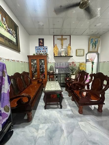 Nhà bán Quảng Tiến Trảng Bom 100m² giá 1.8 tỷ - Nhà còn mới, gần chợ và trường học!