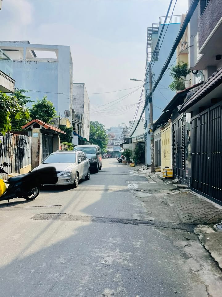 Nhà 3 Tầng Trường Chinh Tân Phú 70m² giá 6 tỷ - Ô tô đỗ cửa, thuận tiện di chuyển!