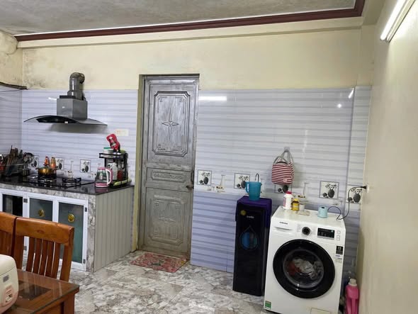 Nhà cấp 4 gác lửng đường Nguyễn Tuân, Cam Đường 100m² giá 2 tỷ 525 triệu - Vị trí đắc địa, thuận tiện sinh sống!