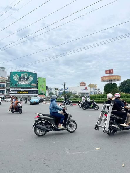 Nhà hẻm xe hơi Nguyễn Văn Luông 61m² giá 6.15 tỷ - An ninh tuyệt đối!