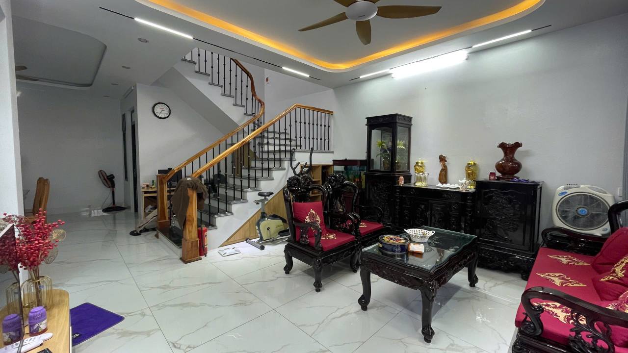 Nhà hai tầng đẹp tại Quyết Thắng, Sơn La 104m² giá 2.65 tỷ - Sổ hồng chính chủ, thương lượng!