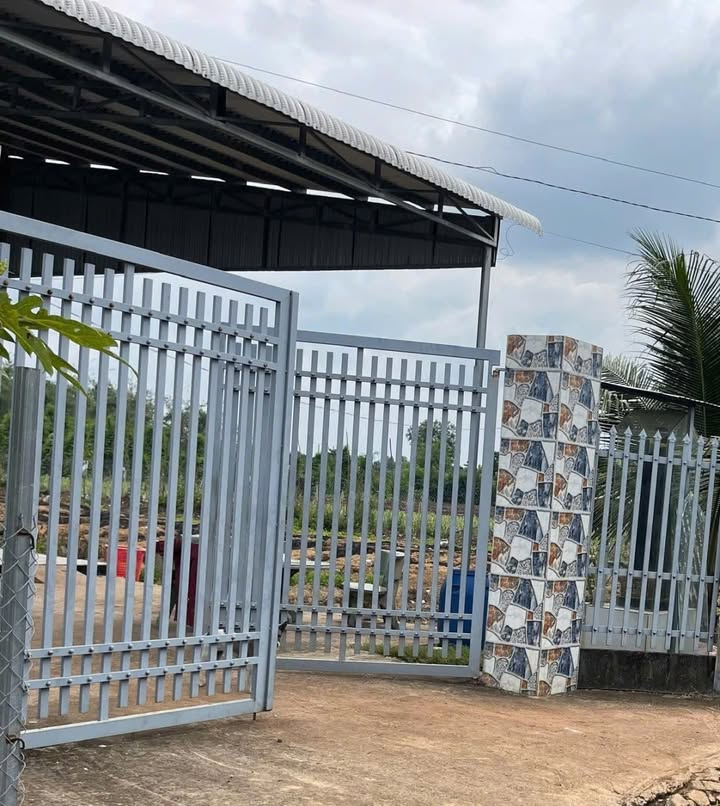 Nhà Thái 1000m² Mặt Tiền Đường 20m Tại Phường Bình Lộc - Bán Gấp 2 Tỷ