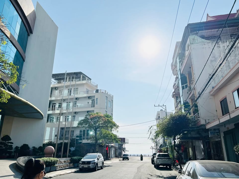 FrontHouse Nha Trang 146m² giá 20 tỷ - Căn góc 3 mặt tiền siêu đẹp gần biển!