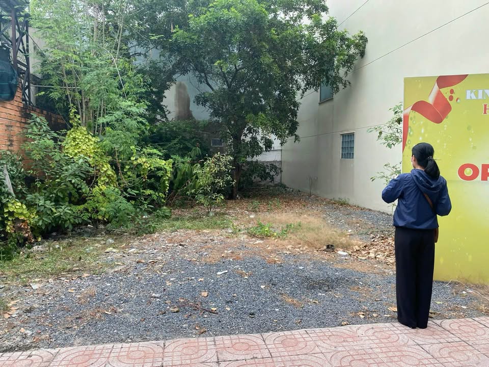 Đất xây biệt thự đường Hồ Bá Phấn, Phước Long A, 128m² - Vị trí đắc địa gần Metro!